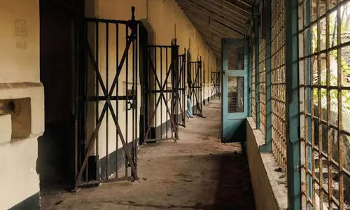 മം​ഗ​ളൂ​രു ജ​യി​ലി​ൽ നി​രോ​ധി​ത ഉ​ൽ​പ​ന്ന​ങ്ങ​ളും ഫോ​ണു​ക​ളും പി​ടി​കൂ​ടി