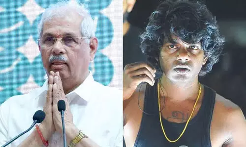 വേടന്റെ പാട്ട് സിലബസിൽ ഉൾപ്പെടുത്തിയതിൽ വിശദീകരണം തേടി ഗവർണർ വേടന്റെ പാട്ട് സിലബസിൽ ഉൾപ്പെടുത്തിയതിൽ വിശദീകരണം തേടി ഗവർണർ