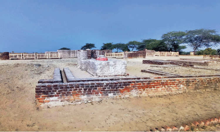 മരിച്ചവരുടെ കുന്നിലേക്ക് ഒരു യാത്ര