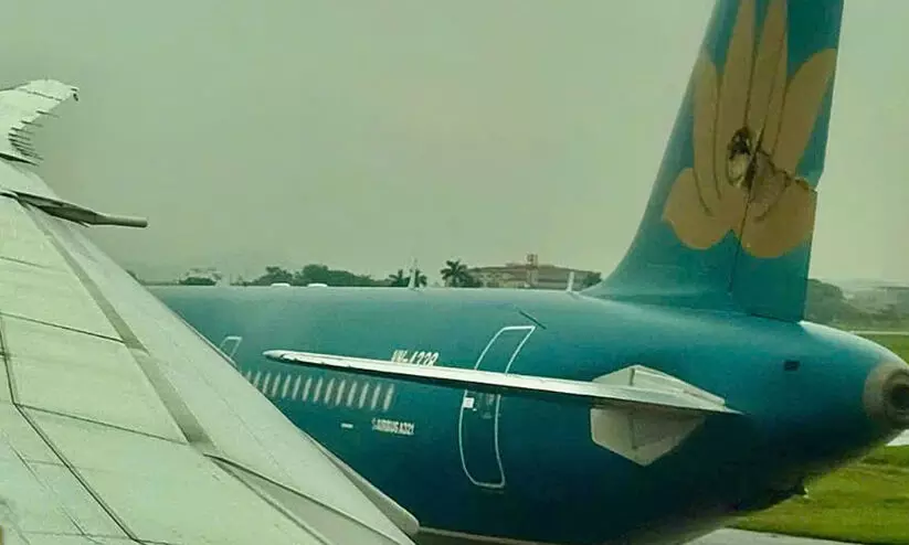 ടേക്ക് ഓഫിനിടെ വിയറ്റ്നാം എയർലൈൻ വിമാനം പാർക്ക് ചെയ്ത മറ്റൊരു വിമാനത്തിലിടിച്ചു -VIDEO