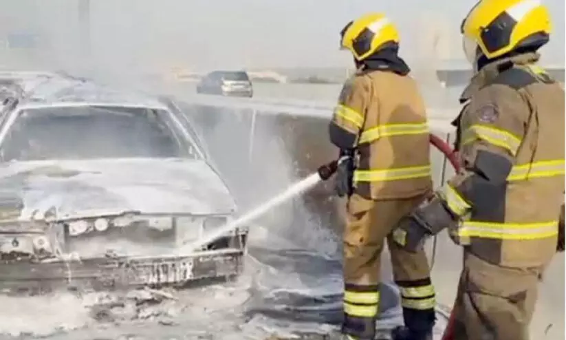 ജഹ്റ റോഡിൽ രണ്ട് വാഹനങ്ങൾ കൂട്ടിയിടിച്ച് തീപിടിച്ചു ജഹ്റ റോഡിൽ രണ്ട് വാഹനങ്ങൾ കൂട്ടിയിടിച്ച് തീപിടിച്ചു