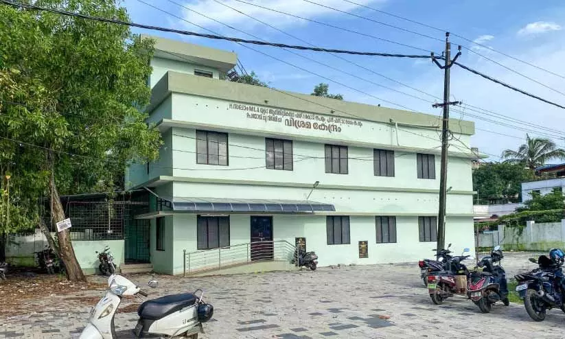 പേവാർഡില്ലാത്ത ഏക മെഡിക്കൽ കോളജ് പേവാർഡില്ലാത്ത ഏക മെഡിക്കൽ കോളജ്