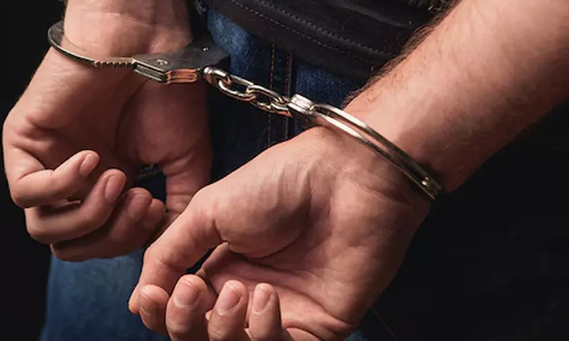 പ്ര​വാ​സി​യു​ടെ പ​ണം കൊ​ള്ള​യ​ടി​ച്ചു; ര​ണ്ട് പൗ​ര​ന്മാ​ര്‍ അ​റ​സ്റ്റി​ല്‍