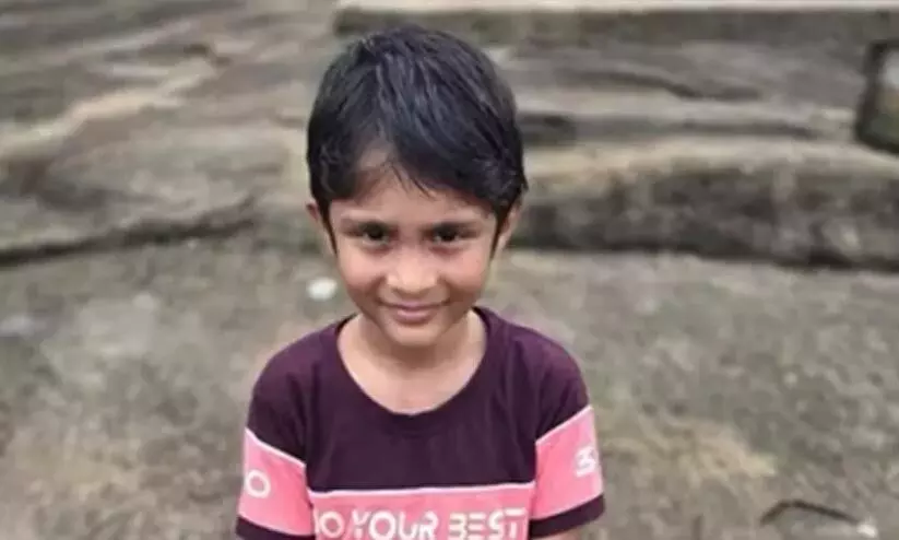 മാതാവിന്‍റെ മുന്നിൽ സ്കൂൾ ബസിടിച്ച് പരിക്കേറ്റ ആറു വയസ്സുകാരൻ മരിച്ചു