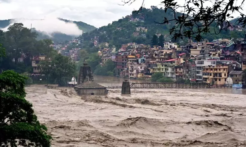 ഹിമാചലിൽ മേഘവിസ്ഫോടനത്തെതുടർന്നുണ്ടായ മിന്നൽ പ്രളയത്തിൽ അഞ്ചു മരണം, 16 പേരെ കാണാതായി