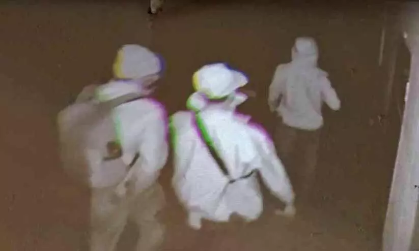 ക​ള്ള​ന്മാ​രെ, ആ ​പ​ണം വി​ദ്യാ​ർ​ഥി​ക​ളു​ടെ യൂ​നി​ഫോ​മി​ന്റെ​താ​ണ്...