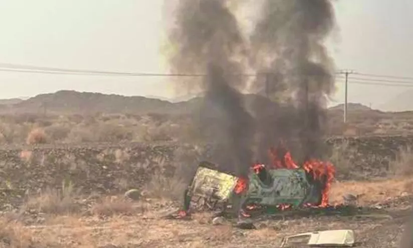 ഒമാനിൽ ബസ് മറിഞ്ഞ് തീപിടിച്ച്   മൂന്ന് കുട്ടികളുൾപ്പെടെ നാലു പേർ മരിച്ചു