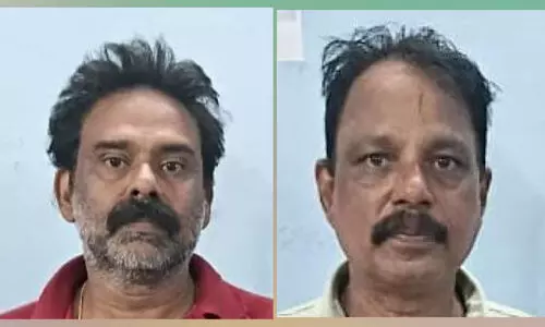 സ്കൂ​ൾ വി​ദ്യാ​ർ​ഥി​ക​ൾ​ക്ക് പു​ക​യി​ല ഉ​ൽ​പ​ന്ന​ങ്ങ​ൾ വി​റ്റ പ്ര​തി​ക​ൾ പി​ടി​യി​ൽ