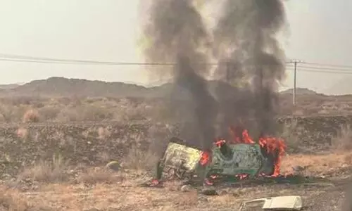 ഒമാനിൽ ബസ് മറിഞ്ഞ് തീപിടിച്ച്   മൂന്ന് കുട്ടികളുൾപ്പെടെ നാലു പേർ മരിച്ചു