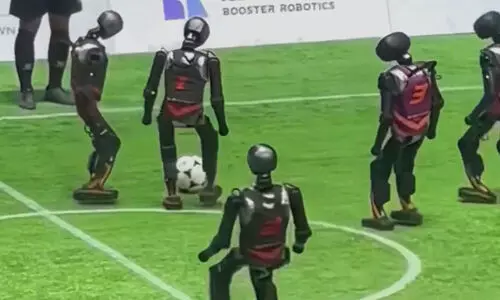 സോക്കർ ലീഗിൽ പൊരുതി എ.ഐ റോബോട്ടുകൾ; ‘വേൾഡ് ഹ്യൂമനോയിഡ് റോബോട്ട് ഗെയിംസു’മായി ചൈനയെത്തുന്നു