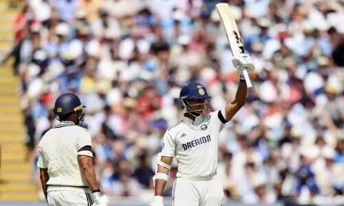 രാഹുലും കരുണും പുറത്ത്, അർധ സെഞ്ച്വറി പിന്നിട്ട് ജയ്സ്വാൾ; ഇംഗ്ലണ്ടിനെതിരെ ഇന്ത്യ പൊരുതുന്നു