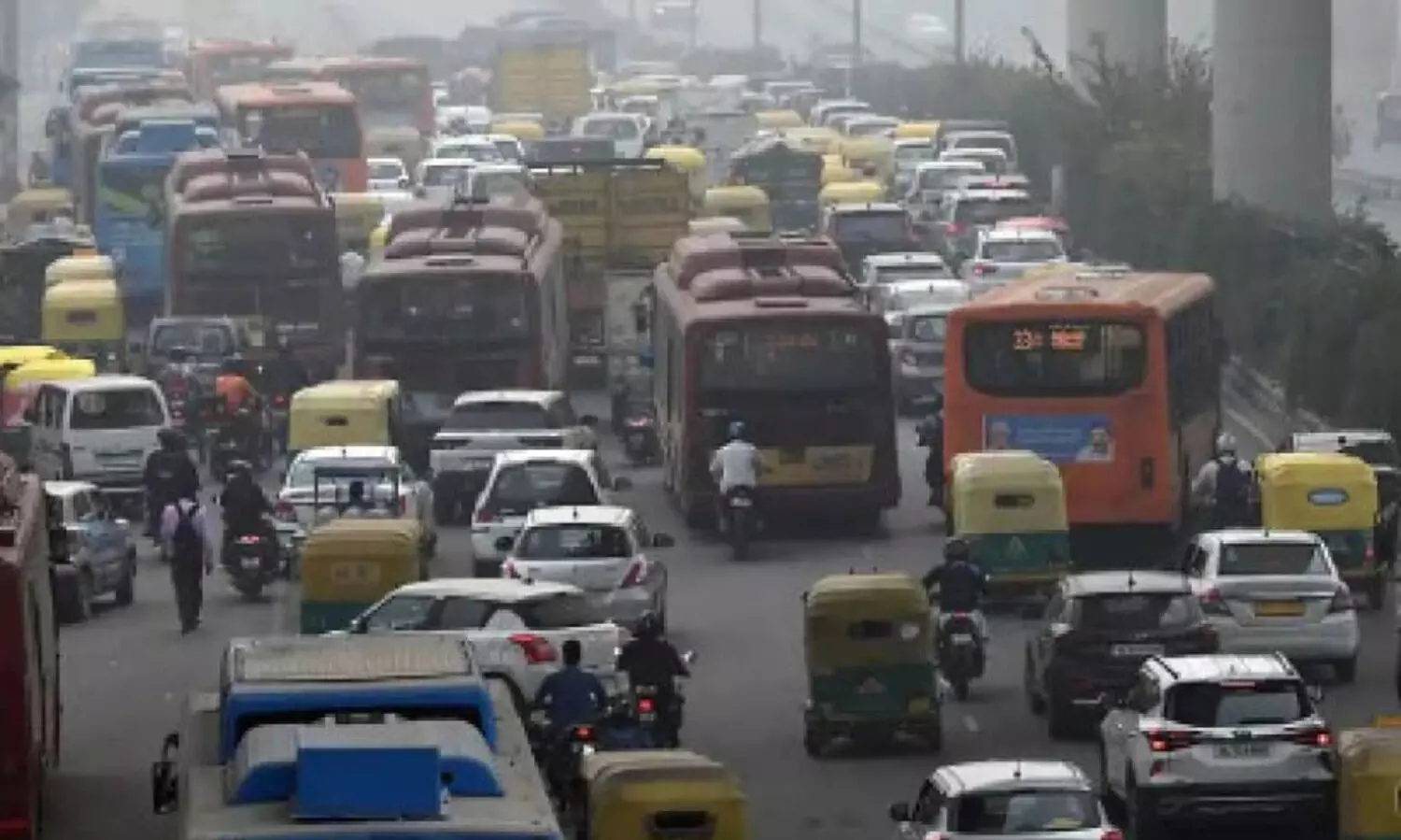 പ്രതിഷേധച്ചൂടറിഞ്ഞു; പഴയ വാഹനങ്ങൾക്കുള്ള ഇന്ധന വിലക്ക് ഒഴിവാക്കി ഡൽഹി സർക്കാർ