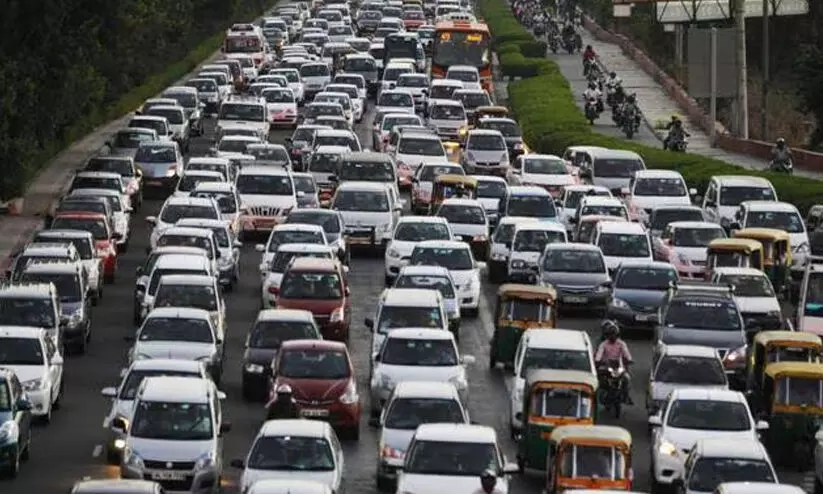 ബി.ജെ.പിയുടെ വാഹന നിരോധനം 62 ലക്ഷം പേരെ പുതിയ വാഹനം വാങ്ങാൻ നിർബന്ധിതരാക്കും, നേട്ടം വാഹന വ്യവസായ ഭീമൻമാർക്ക്; ആരോപണവുമായി ആം ആദ്മി