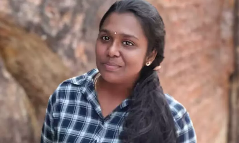 മകൾ സുഹൃത്തുക്കൾക്കൊപ്പം രാത്രി പുറത്ത് പോയി; തിരിച്ചെത്തിയപ്പോൾ അച്ഛൻ കഴുത്തുഞെരിച്ചു കൊന്നു, അമ്മ കൈകൾ പിടിച്ചുവെച്ചു; ഒന്നുമറിയാത്ത പോലെ കിടന്നുറങ്ങി