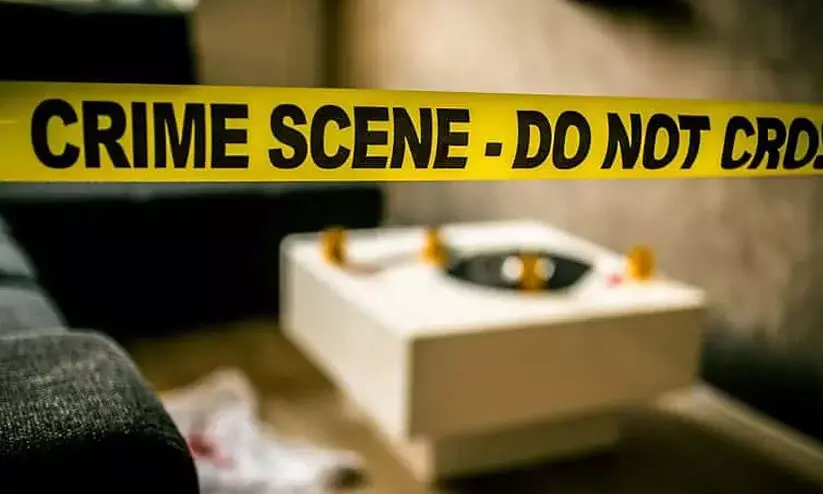 മൂത്തമകന്റെ ബാങ്ക് അക്കൗണ്ടിൽ ആറുലക്ഷം രൂപ നിക്ഷേപിച്ചു, ഇളയ മകൻ ആ പണം തട്ടി ചൂത് കളിച്ചു; ചോദ്യം ചെയ്ത പിതാവിനെ കുത്തിക്കൊന്നു