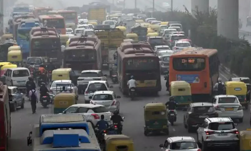 പ്രതിഷേധച്ചൂടറിഞ്ഞു; പഴയ വാഹനങ്ങൾക്കുള്ള ഇന്ധന വിലക്ക് ഒഴിവാക്കി ഡൽഹി സർക്കാർ