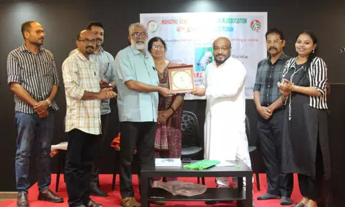 മ​ഹാ​ത്മാ​ഗാ​ന്ധി ക​ൾ​ച​റ​ൽ ഫോ​റം പി ​ഹ​രീ​ന്ദ്ര​നാ​ഥി​നെ ആ​ദ​രി​ച്ചു