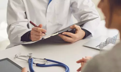 സ്വ​ദേ​ശി ഡോ​ക്ട​ര്‍മാ​ർ​ക്ക് മൂ​ന്ന്​ സ്വ​കാ​ര്യ ആ​ശു​പ​ത്രി​ക​ളി​ല്‍ ജോ​ലി ചെ​യ്യാം