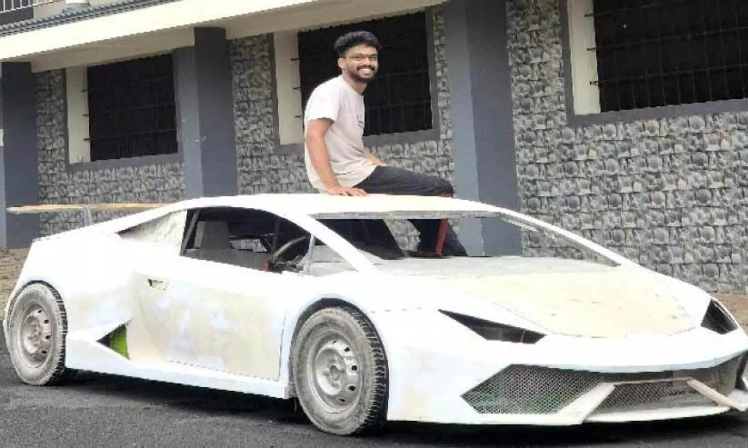 ബിബിന്‍റെ കരവിരുതിൽ ലംബോർഗിനി ഒരുങ്ങുന്നു