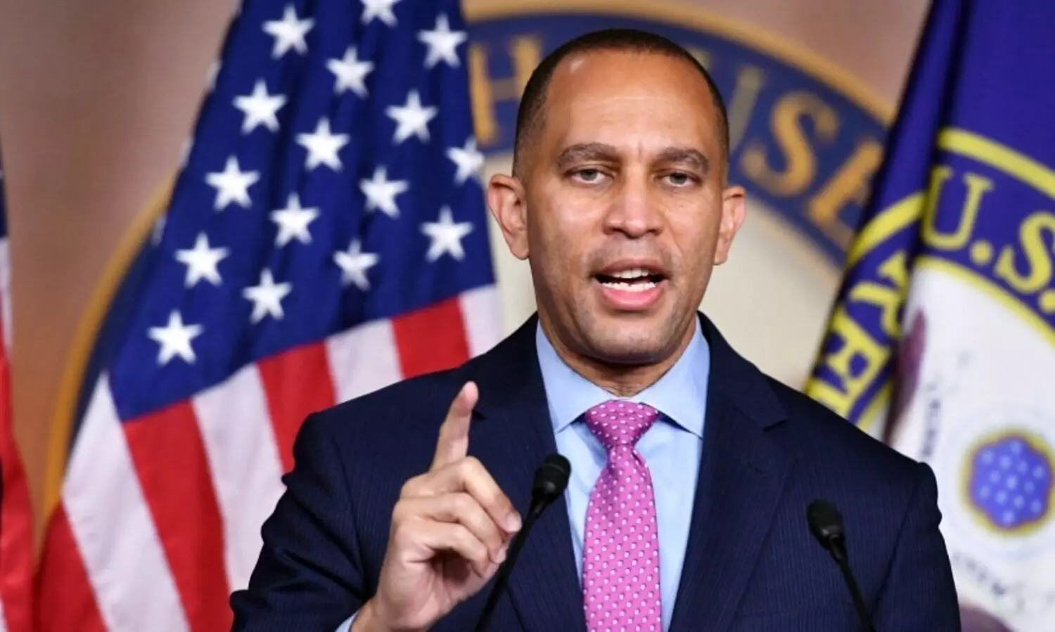 ബി​ഗ് ബ്യൂ​ട്ടി​ഫു​ൾ ബില്ലിനെതിരെ ‘മാ​ജി​ക് മി​നി​റ്റ്’; ഹ​കീം ജെ​ഫ്രീ​സ് സഭയിൽ പ്ര​സം​ഗിച്ചത് എ​ട്ട് മ​ണി​ക്കൂ​ർ 44 മി​നി​റ്റ്