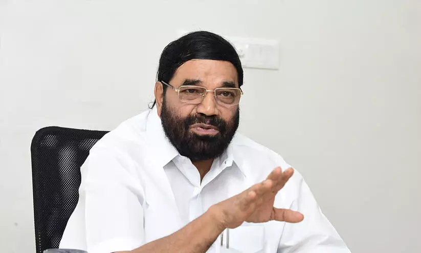 കോട്ടയം മെഡിക്കൽ കോളജ് ദുരന്തം: നടക്കുന്നത് പുരകത്തുമ്പോൾ വാഴവെട്ടുന്ന സമീപനം; തെരച്ചിൽ നിർത്താൻ പറഞ്ഞിട്ടില്ല -വി.എൻ വാസവൻ