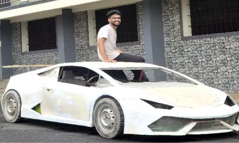 ബിബിന്‍റെ കരവിരുതിൽ ലംബോർഗിനി ഒരുങ്ങുന്നു