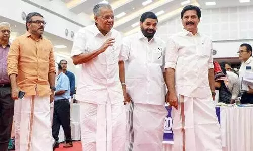 ഗ്രാമീണ റോഡുകളുടെ നവീകരണം സെപ്റ്റംബറിനകം തീർക്കണം -മുഖ്യമന്ത്രി