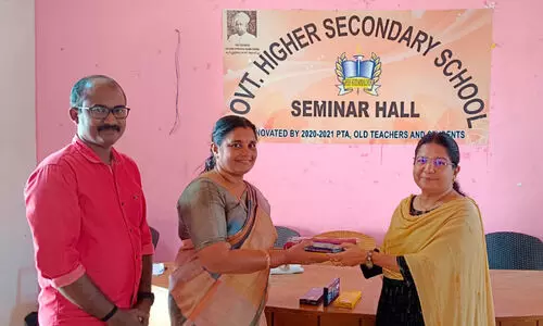 ‘സ്നേ​ഹ പാ​ഠം പ​ദ്ധ​തി; പ​ഠ​നോ​പ​ക​ര​ണ​ങ്ങ​ൾ ന​ൽ​കി