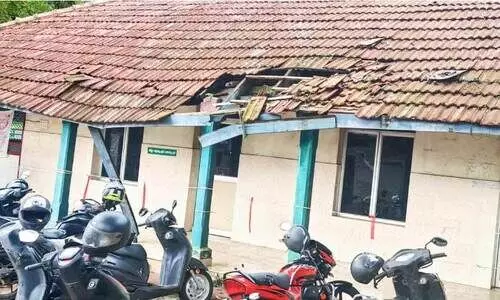 പൊളിക്കാൻ അനുമതി നൽകാതെ ജില്ല പഞ്ചായത്ത്; അപകടഭീതിയുയർത്തി ആശുപത്രിക്കെട്ടിടം