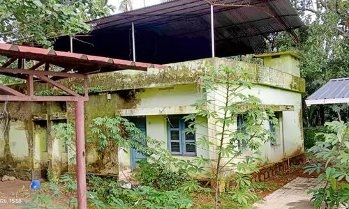 എലിഞ്ഞിപ്ര കുടുംബാരോഗ്യ കേന്ദ്രത്തിലെ ക്വാർട്ടേഴ്സ് അപകടാവസ്ഥയിൽ