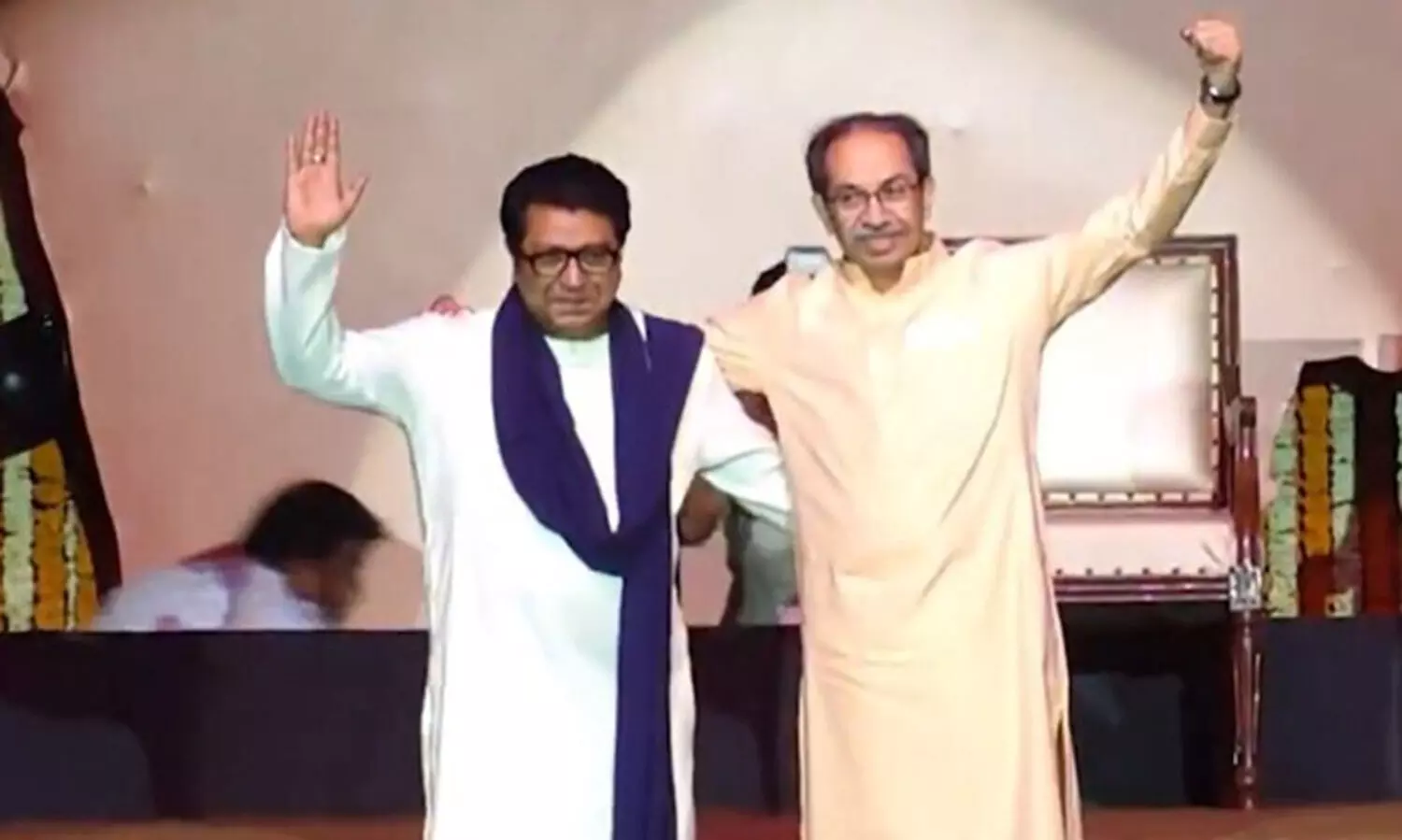 ഒരുമിച്ചാണ് വന്നത്, ഒരുമിച്ച് തന്നെ നിൽക്കും; മോദിക്കെതിരെ ഒന്നിച്ച് ഉദ്ധവ് താക്കറെയും രാജ് താക്കറെയും