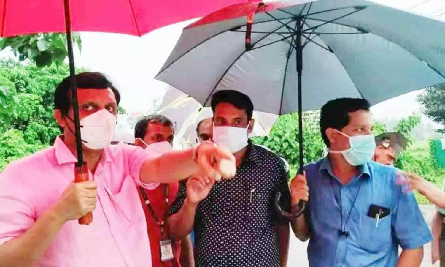 എ​ന്നി​ട്ടും ഞ​ങ്ങ​ളെ എ​ന്തി​ന് കു​രു​ക്കി​ൽ നി​ർ​ത്തു​ന്നു?