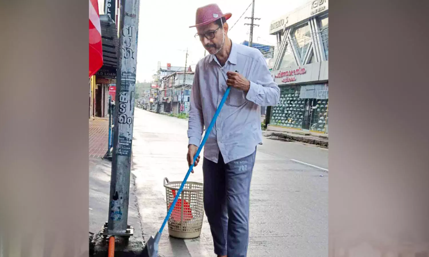 ദിവസവും നേരം വെളുത്താൽ റോഡും ടൗണും അടിച്ചു വാരി നീറ്റാക്കും സുനീറ്റ് റഹ്മാൻ