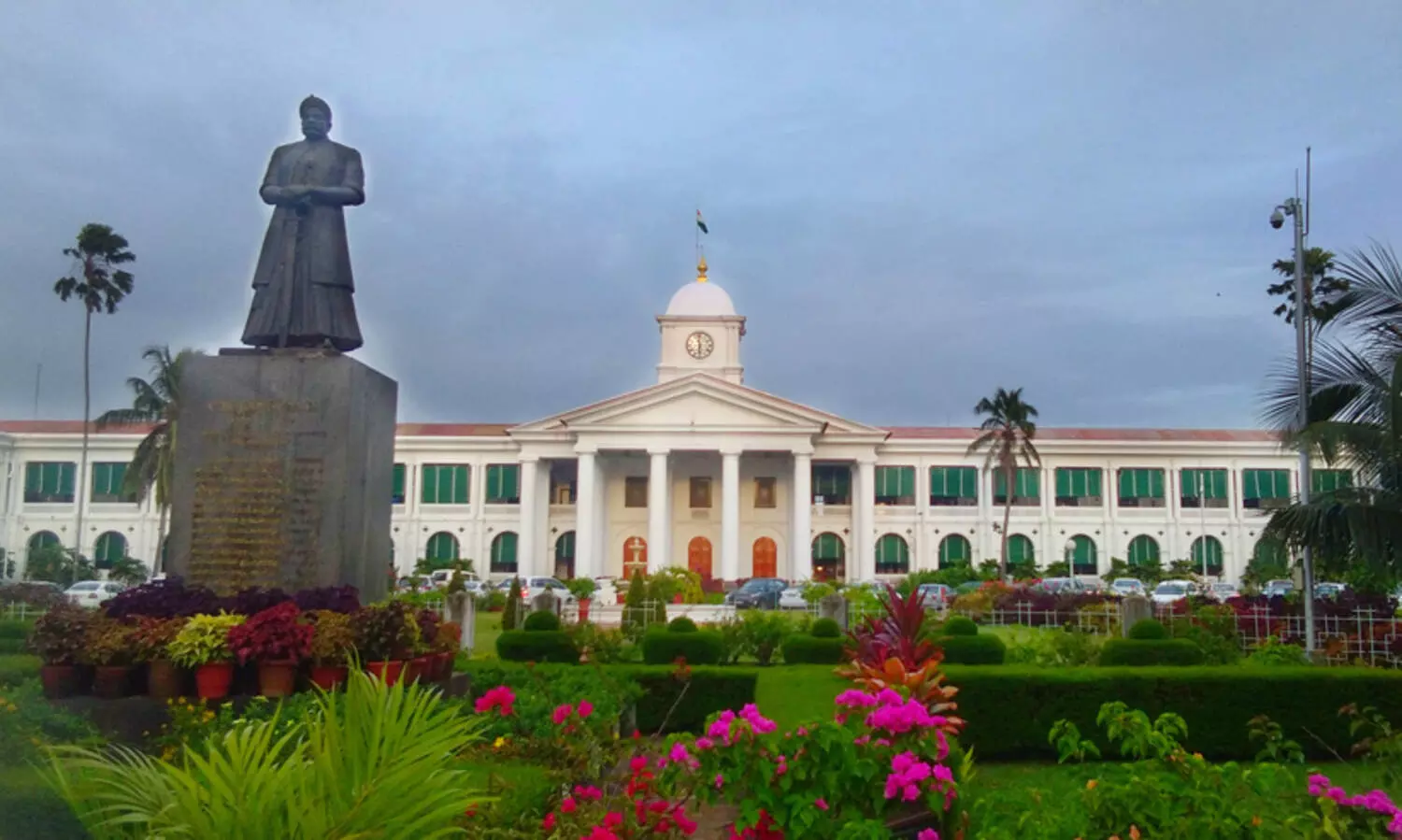 സെക്രട്ടേറിയറ്റിൽ നിന്ന് വീണ്ടും പാമ്പിനെ പിടികൂടി