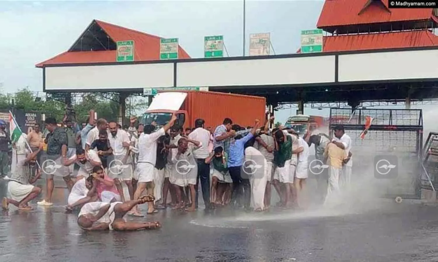 Paliekkara Toll Plaza-Youth-congress march