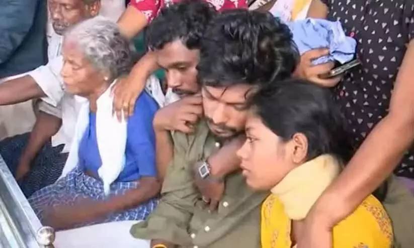 ദുഃഖബിന്ദു; മെ​ഡി​ക്ക​ൽ കോ​ള​ജ് കെ​ട്ടി​ടം ത​ക​ർ​ന്ന് ദാ​രു​ണ​മാ​യി മ​രി​ച്ച ബി​ന്ദു​വി​ന് നാ​ടി​ന്‍റെ യാ​ത്രാ​മൊ​ഴി