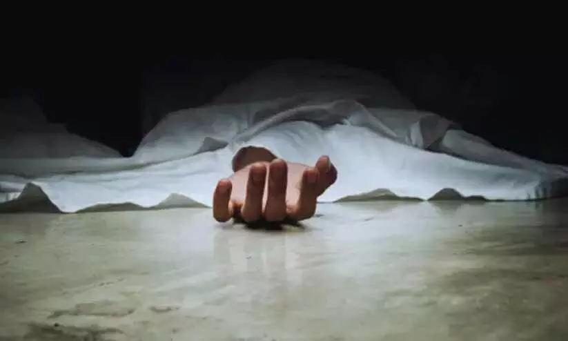 സ്കൂ​ൾ ബാ​ഗോ​ടെ കു​ഴി​ച്ചി​ടു​മ്പോ​ൾ 15കാ​രി​യു​ടെ മൃ​ത​ദേ​ഹ​ത്തി​ൽ പാ​വാ​ട​യും അ​ടി​വ​സ്ത്ര​വും ഇ​ല്ലാ​യി​രു​ന്നു