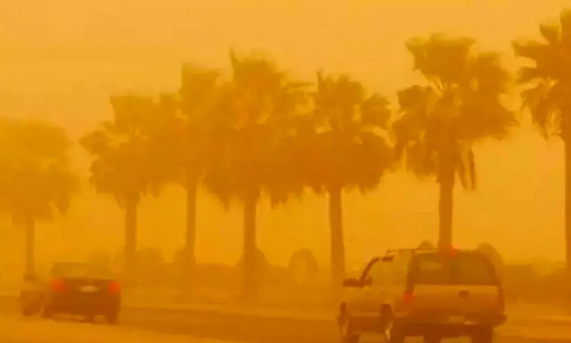 കനത്ത ചൂട് തുടരും; രാജ്യത്ത് വ്യാപക പൊടിക്കാറ്റ് ഇന്നും തുടരും കനത്ത ചൂട് തുടരും; രാജ്യത്ത് വ്യാപക പൊടിക്കാറ്റ് ഇന്നും തുടരും