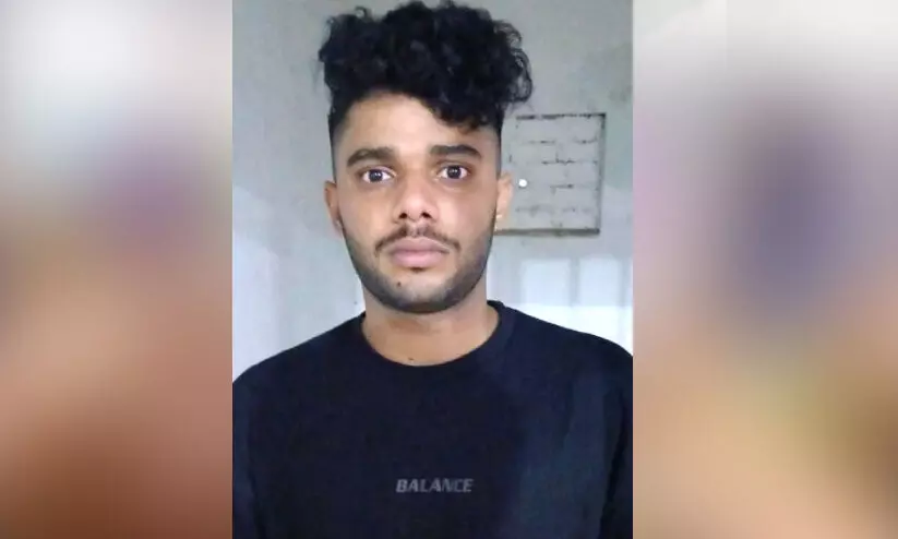 വിദേശത്തേക്ക് കടക്കാൻ ശ്രമിച്ച പോക്സോ കേസ് പ്രതി പിടിയിൽ വിദേശത്തേക്ക് കടക്കാൻ ശ്രമിച്ച പോക്സോ കേസ് പ്രതി പിടിയിൽ