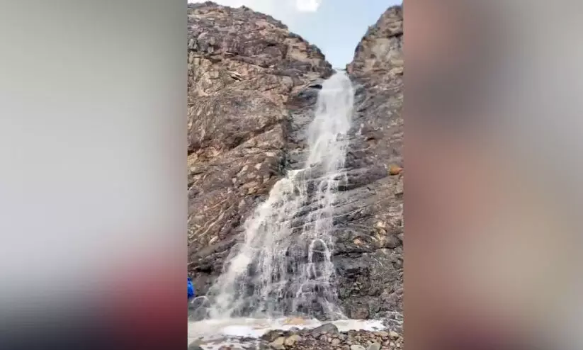 വേ​ന​ൽമ​ഴ തു​ട​രു​ന്നു