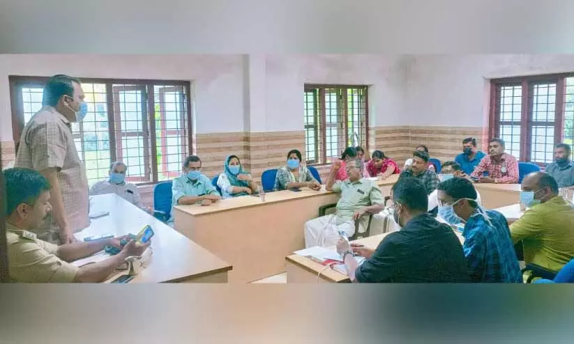 നിപ; അതി ജാഗ്രതയിൽ കരിമ്പുഴയും തച്ചനാട്ടുകരയും നിപ; അതി ജാഗ്രതയിൽ കരിമ്പുഴയും തച്ചനാട്ടുകരയും