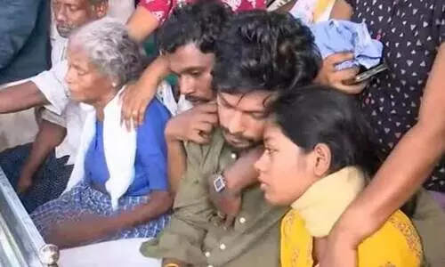 ദുഃഖബിന്ദു; മെ​ഡി​ക്ക​ൽ കോ​ള​ജ് കെ​ട്ടി​ടം ത​ക​ർ​ന്ന് ദാ​രു​ണ​മാ​യി മ​രി​ച്ച ബി​ന്ദു​വി​ന് നാ​ടി​ന്‍റെ യാ​ത്രാ​മൊ​ഴി