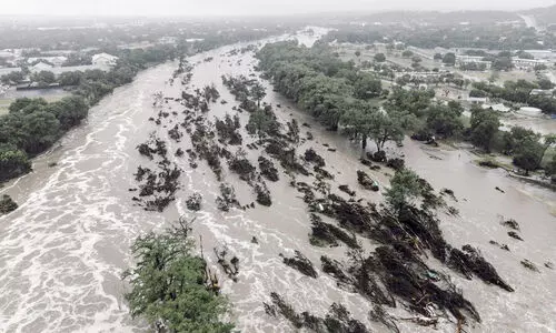 ടെക്സസിൽ മിന്നൽ പ്രളയം; മരണം 24 ആയി, 25ലധികം പേരെ കാണാതായി