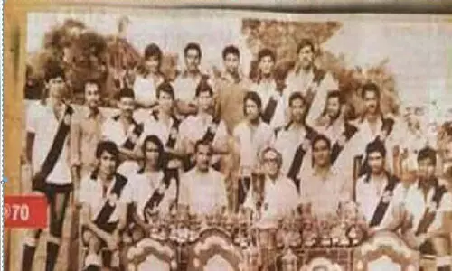 കളിക്കളം അടക്കിവാണ കാൽപന്തുകളിക്കാരൻ... കളിക്കളം അടക്കിവാണ കാൽപന്തുകളിക്കാരൻ...