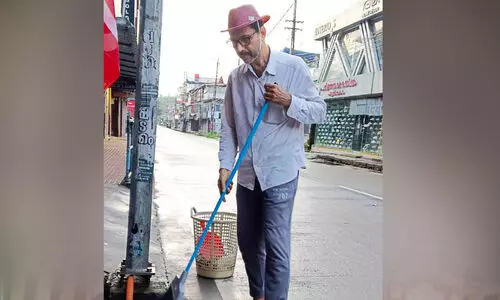 ദിവസവും നേരം വെളുത്താൽ റോഡും ടൗണും അടിച്ചു വാരി നീറ്റാക്കും സുനീറ്റ് റഹ്മാൻ