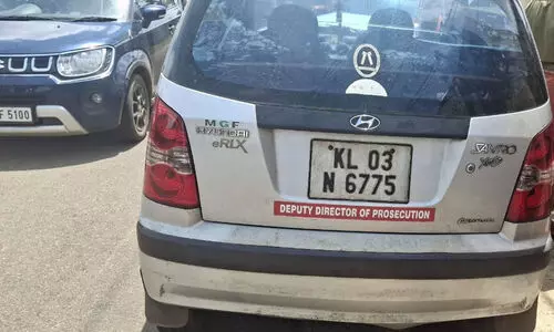 കാറുകൾ കൂട്ടിയിടിച്ചു; പബ്ലിക് പ്രോസിക്യൂട്ടർ ഉൾപ്പെടെ മൂന്നു പേർക്ക് പരിക്ക് കാറുകൾ കൂട്ടിയിടിച്ചു; പബ്ലിക് പ്രോസിക്യൂട്ടർ ഉൾപ്പെടെ മൂന്നു പേർക്ക് പരിക്ക്