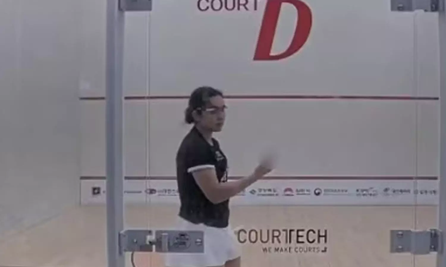 കളി തോറ്റതിന് പിന്നാലെ അശ്ലീല ആംഗ്യം കാണിച്ചു; പാക് സ്ക്വാഷ് താരത്തിന്റെ നടപടി വിവാദത്തിൽ -VIDEO