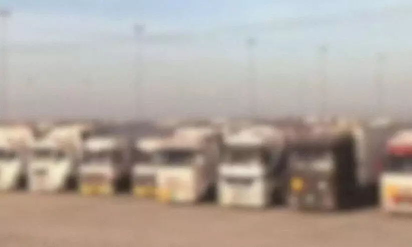 നു​വൈ​സീ​ബ് തു​റ​മു​ഖ​ത്ത് ട്ര​ക്ക് യാ​ർ​ഡി​ൽ തീ​പി​ടി​ത്തം