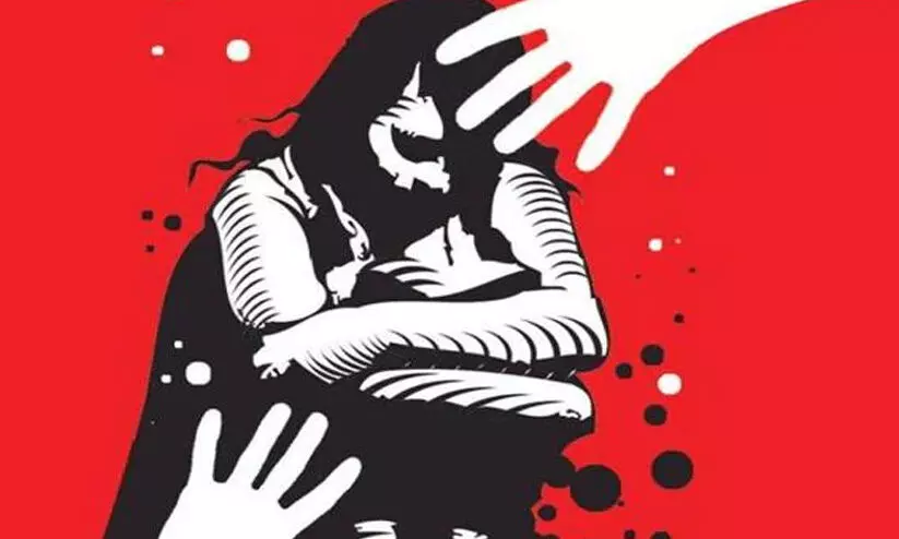 നടുവേദനക്ക് ചികിത്സക്കെത്തിയ വീട്ടമ്മയെ പീഡിപ്പിക്കാൻ ശ്രമം നടുവേദനക്ക് ചികിത്സക്കെത്തിയ വീട്ടമ്മയെ പീഡിപ്പിക്കാൻ ശ്രമം