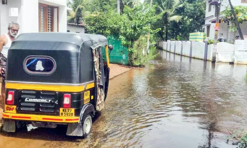ഒഴിയാതെ വെള്ളം; മേപ്രാലിന്​ ദുരിത കാത്തിരിപ്പ്